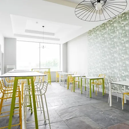 Orly - Residis Le Hall 公寓式酒店 帕艾维坡斯特